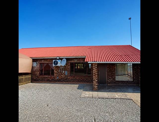 3 BEDROOM HOUSE FOR SALE IN VAN DER WESTHUIZEN
